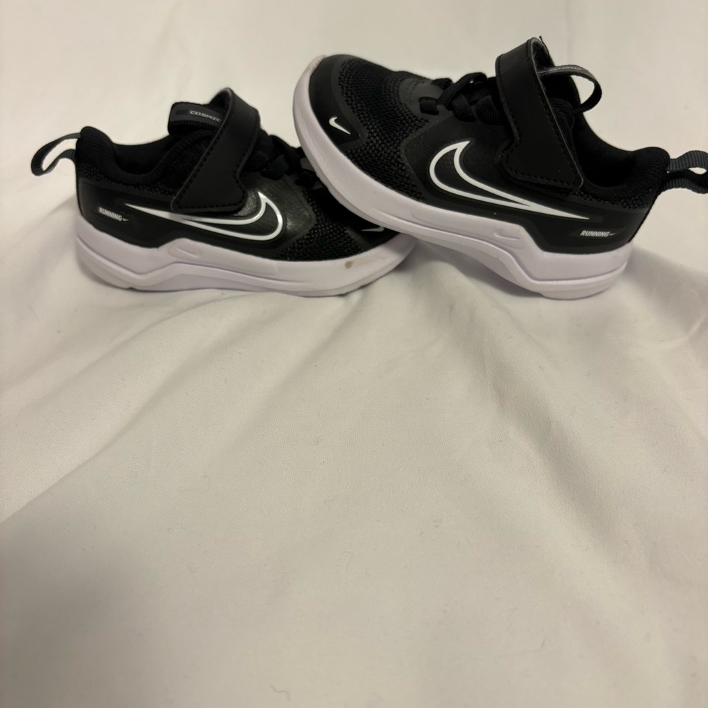 Nike Black and White Runner Shoes Toddler Size 6C